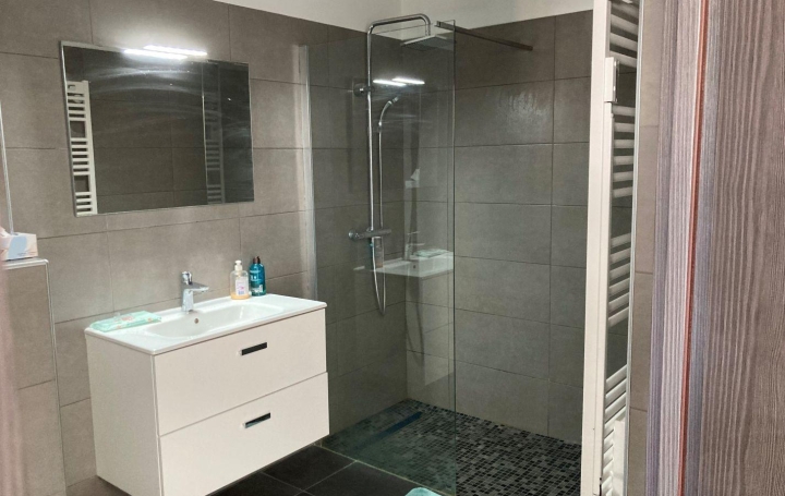 Studio AJACCIO (20090)  34 m2 570 € 