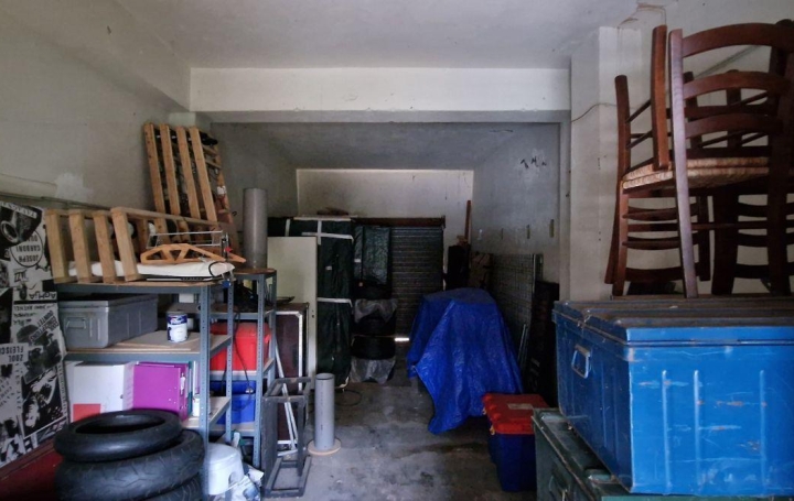 Garage AJACCIO (20090)  52 m2 400 € 