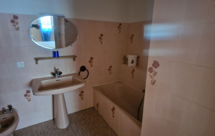 4 Pièces AJACCIO (20000)  135 m2 1 550 € 