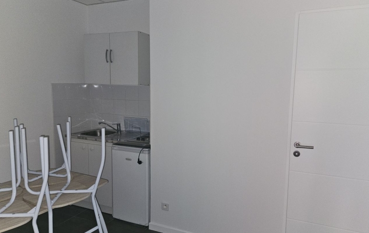 Local commercial AJACCIO (20000)  77 m2 900 € 