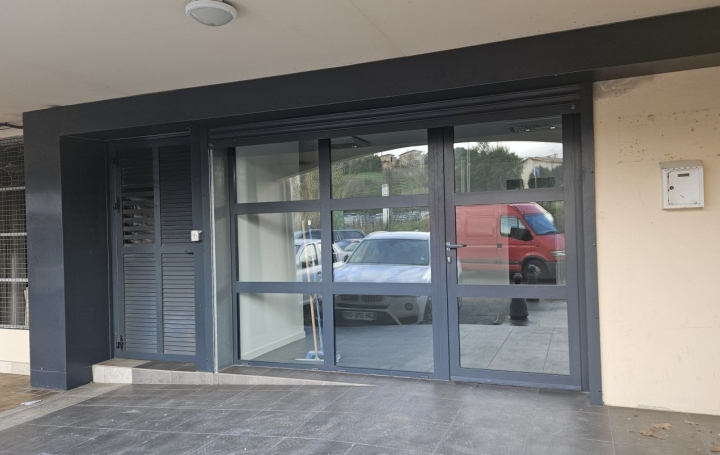 Local commercial AJACCIO (20000)  77 m2 900 € 