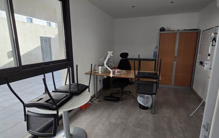 Local commercial AJACCIO (20090)  82 m2 1 400 € 