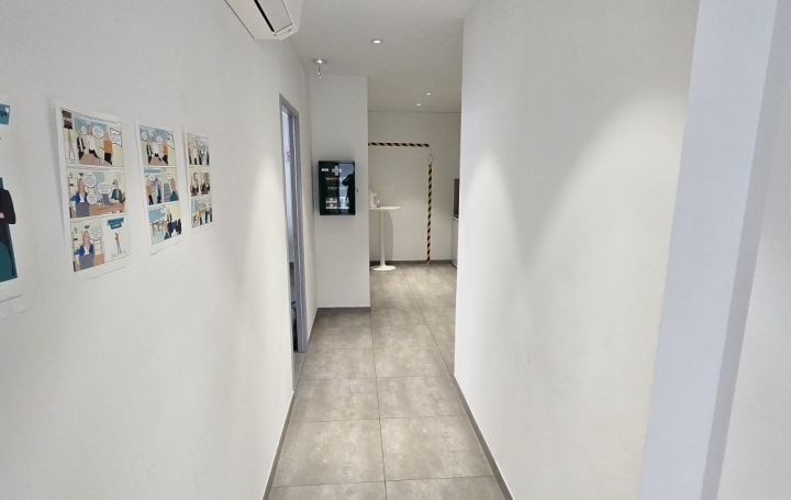 Local commercial AJACCIO (20090)  82 m2 1 400 € 