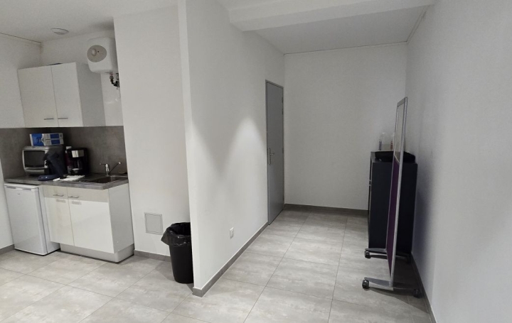 Local commercial AJACCIO (20090)  82 m2 1 400 € 