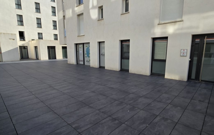 Local commercial AJACCIO (20090)  82 m2 1 400 € 