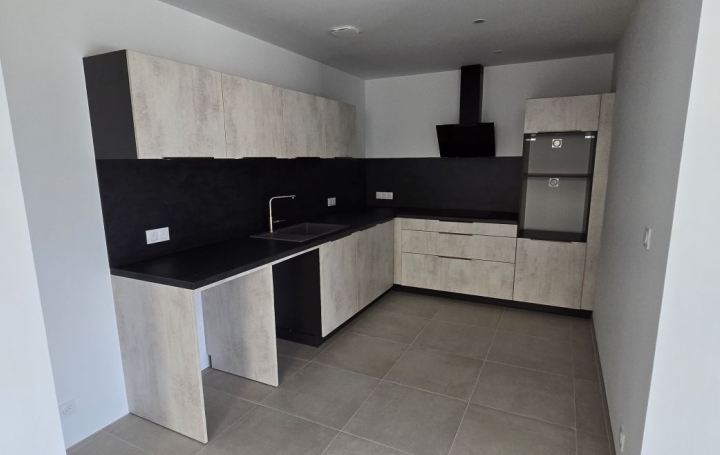 3 Pièces AJACCIO (20000)  71 m2 1 200 € 