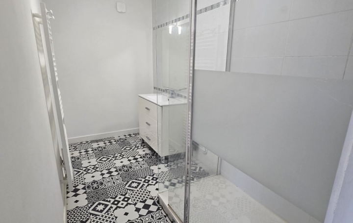 2 Pièces AJACCIO (20090)  44 m2 850 € 