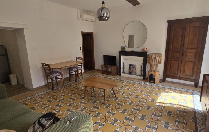 2 Pièces AUREILLE (13930)  49 m2 750 € 