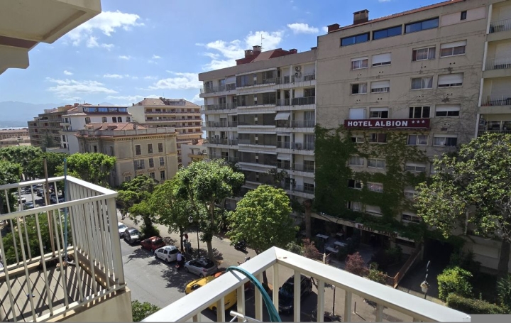 Studio AJACCIO (20000)  27 m2 179 000 € 