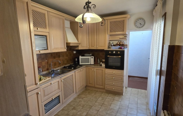 4 Pièces AJACCIO (20000)  94 m2 258 000 € 