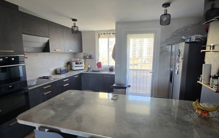 3 Pièces AJACCIO (20000)  63 m2 270 000 € 