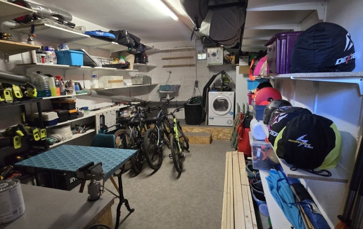 3 Pièces AJACCIO (20000)  63 m2 270 000 € 