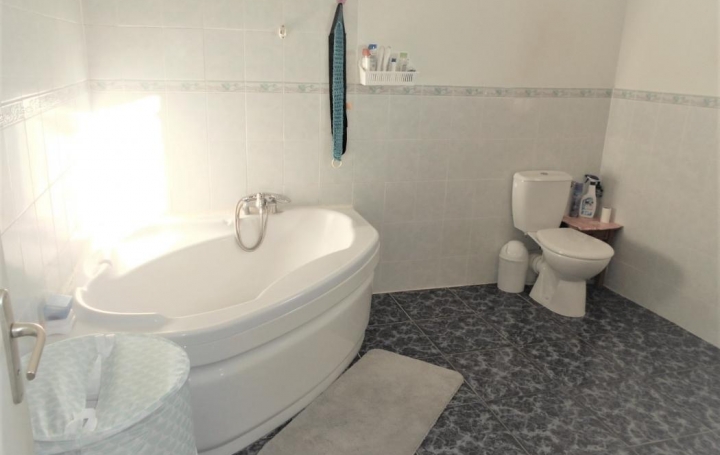 Villa SAINT-GILLES (30800)  120 m2 215 000 € 