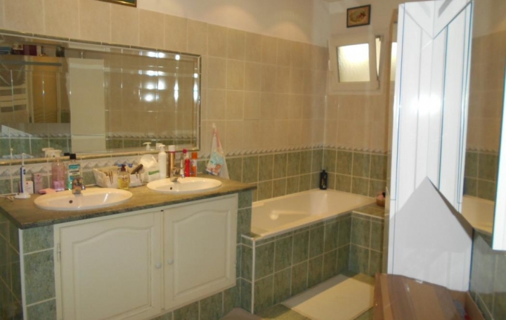 Maison de village SAINT-GILLES (30800)  130 m2 169 000 € 