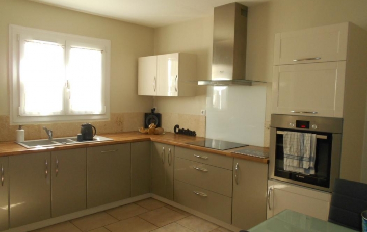 Villa SAINT-GILLES (30800)  110 m2 262 500 € 