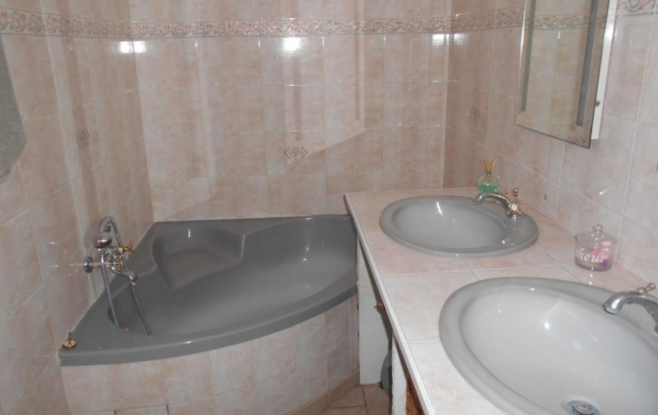 Villa SAINT-GILLES (30800)  110 m2 262 500 € 