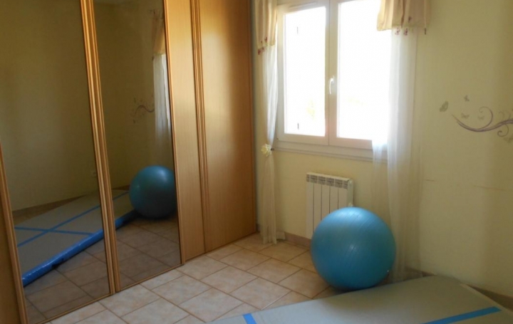 Villa SAINT-GILLES (30800)  110 m2 262 500 € 