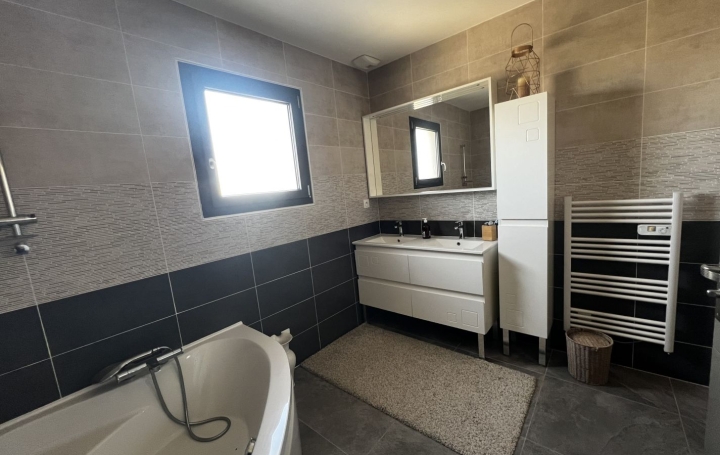 Villa SAINT-GILLES (30800)  110 m2 335 000 € 