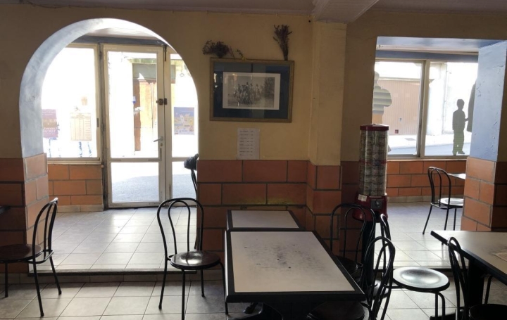 Immeuble SAINT-GILLES (30800)  100 m2 159 900 € 