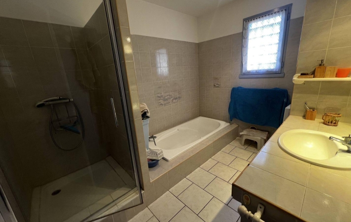 Villa SAINT-GILLES (30800)  175 m2 290 000 € 