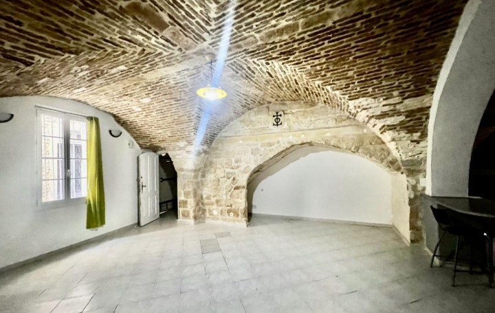 1 Pièce SAINT-GILLES (30800)  58 m2 86 000 € 