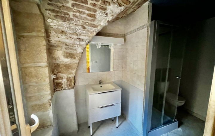 1 Pièce SAINT-GILLES (30800)  58 m2 86 000 € 