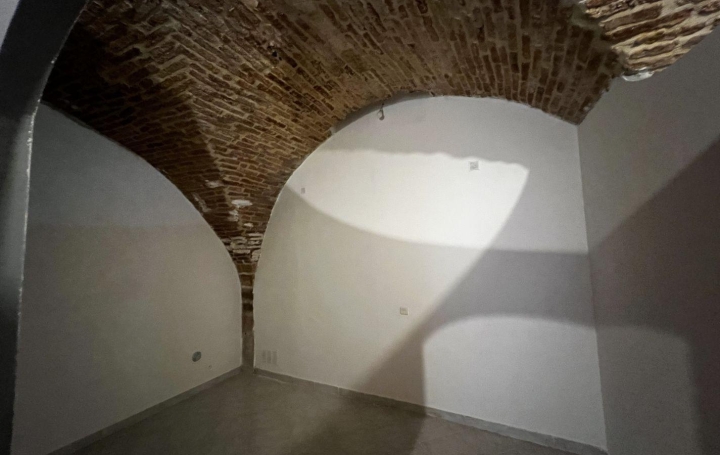 1 Pièce SAINT-GILLES (30800)  58 m2 86 000 € 