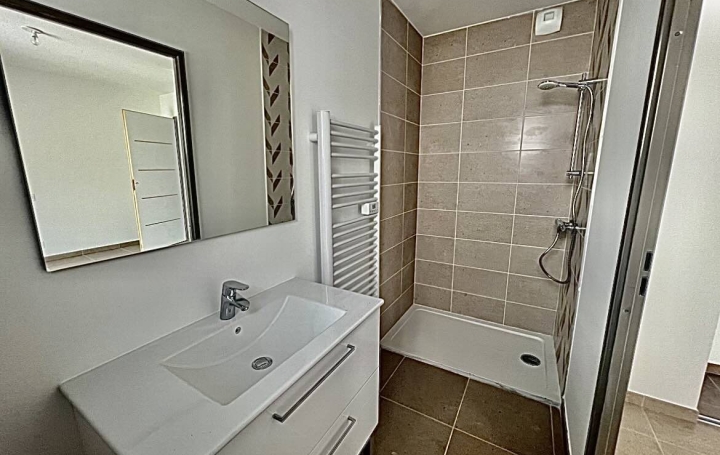 3 Pièces SAINT-GILLES (30800)  70 m2 260 000 € 