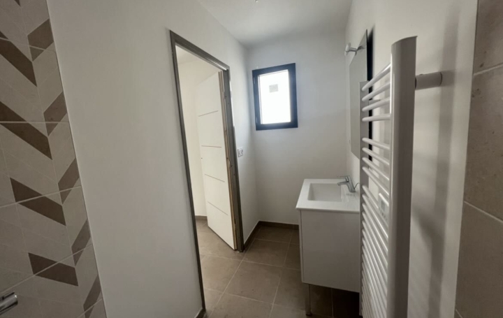 3 Pièces SAINT-GILLES (30800)  70 m2 260 000 € 