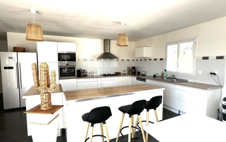 Villa SAINT-GILLES (30800)  126 m2 421 000 € 