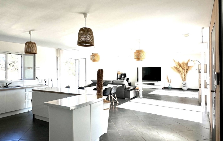 Villa SAINT-GILLES (30800)  126 m2 421 000 € 