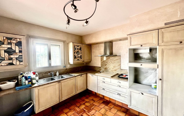 Villa GENERAC (30510)  150 m2 359 000 € 