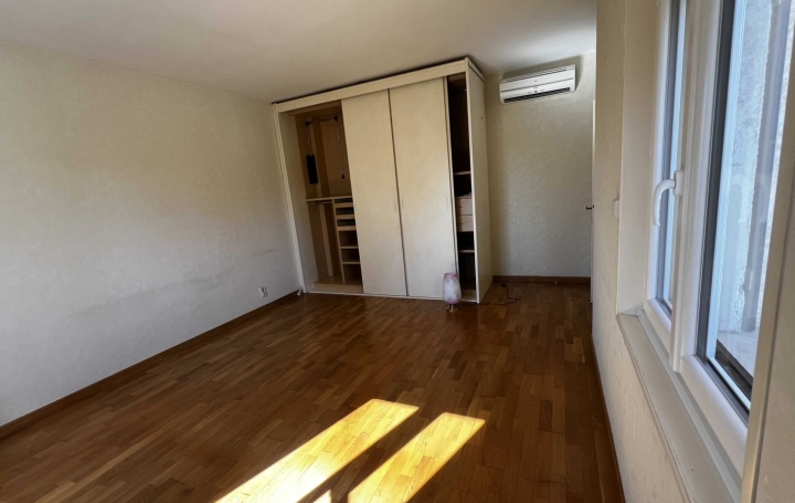 Villa GENERAC (30510)  150 m2 359 000 € 