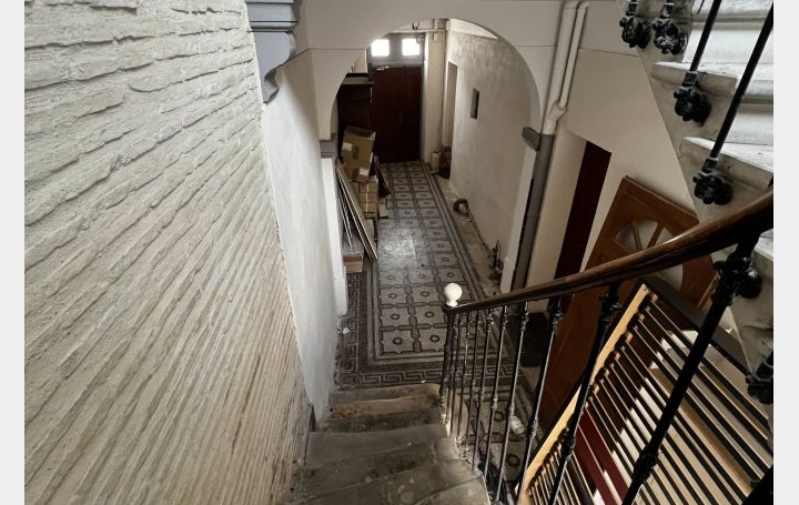 Immeuble SAINT-GILLES (30800)  117 m2 169 600 € 