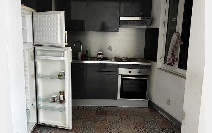 Immeuble SAINT-GILLES (30800)  117 m2 169 600 € 