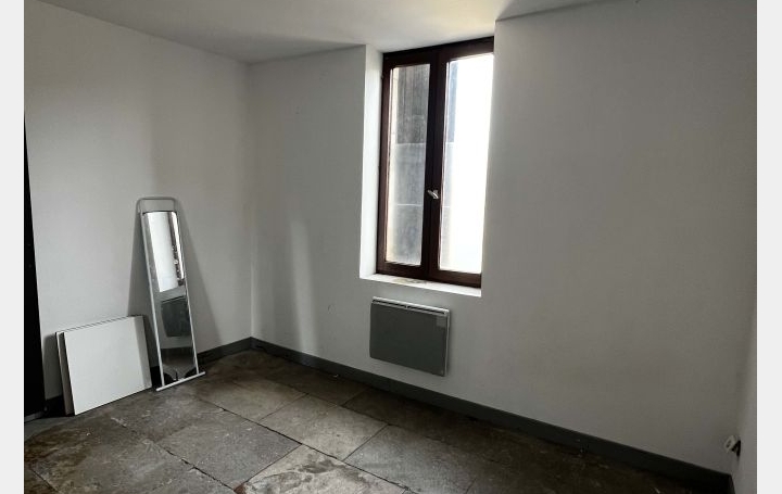 Immeuble SAINT-GILLES (30800)  117 m2 169 600 € 