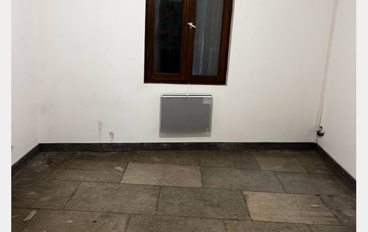 Immeuble SAINT-GILLES (30800)  117 m2 169 600 € 