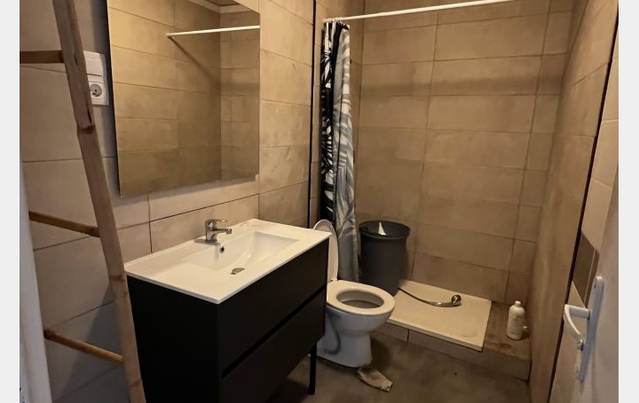 Immeuble SAINT-GILLES (30800)  117 m2 169 600 € 