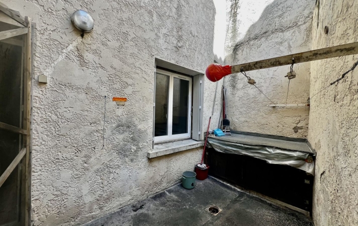 3 Pièces SAINT-GILLES (30800)  55 m2 79 800 € 