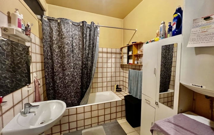 3 Pièces SAINT-GILLES (30800)  55 m2 79 800 € 