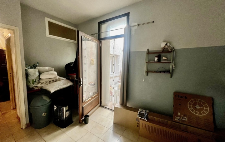 3 Pièces SAINT-GILLES (30800)  55 m2 79 800 € 