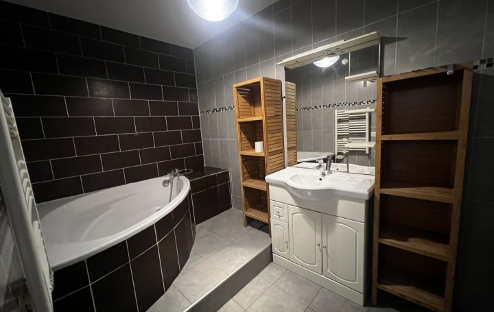 3 Pièces SAINT-GILLES (30800)  98 m2 169 000 € 