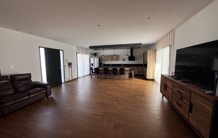 Villa SAINT-GILLES (30800)  118 m2 495 000 € 