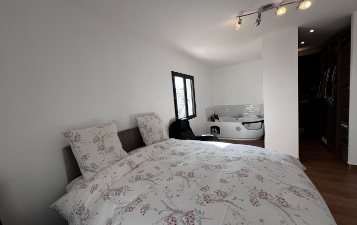 Villa SAINT-GILLES (30800)  118 m2 495 000 € 