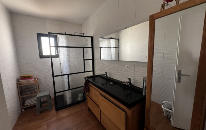 Villa SAINT-GILLES (30800)  118 m2 495 000 € 