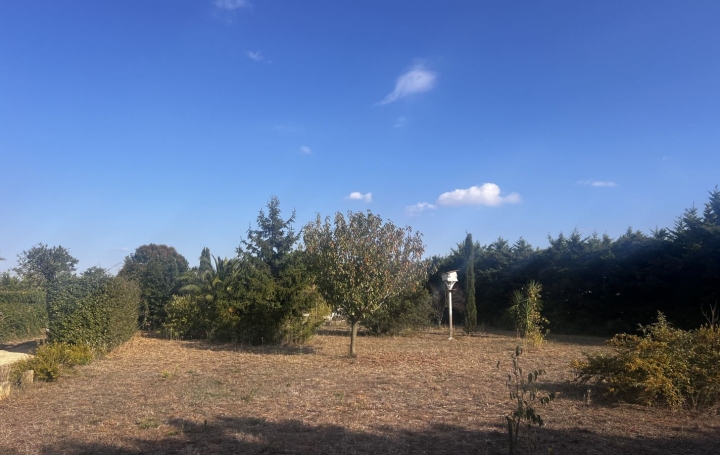 Terrain SAINT-GILLES (30800)  812 m2 113 000 € 