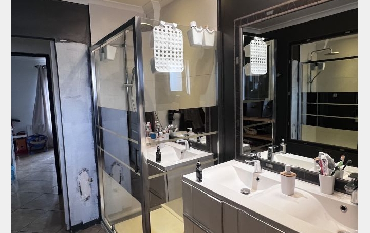 Villa SAINT-GILLES (30800)  100 m2 310 000 € 