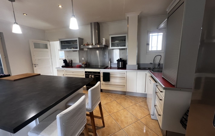 Villa SAINT-GILLES (30800)  100 m2 310 000 € 