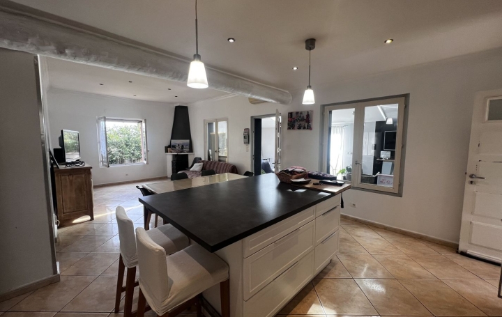 Villa SAINT-GILLES (30800)  100 m2 310 000 € 