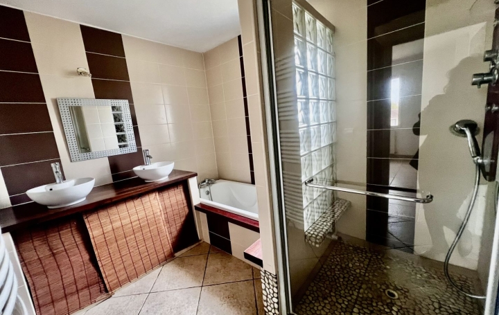 Villa SAINT-GILLES (30800)  80 m2 247 000 € 